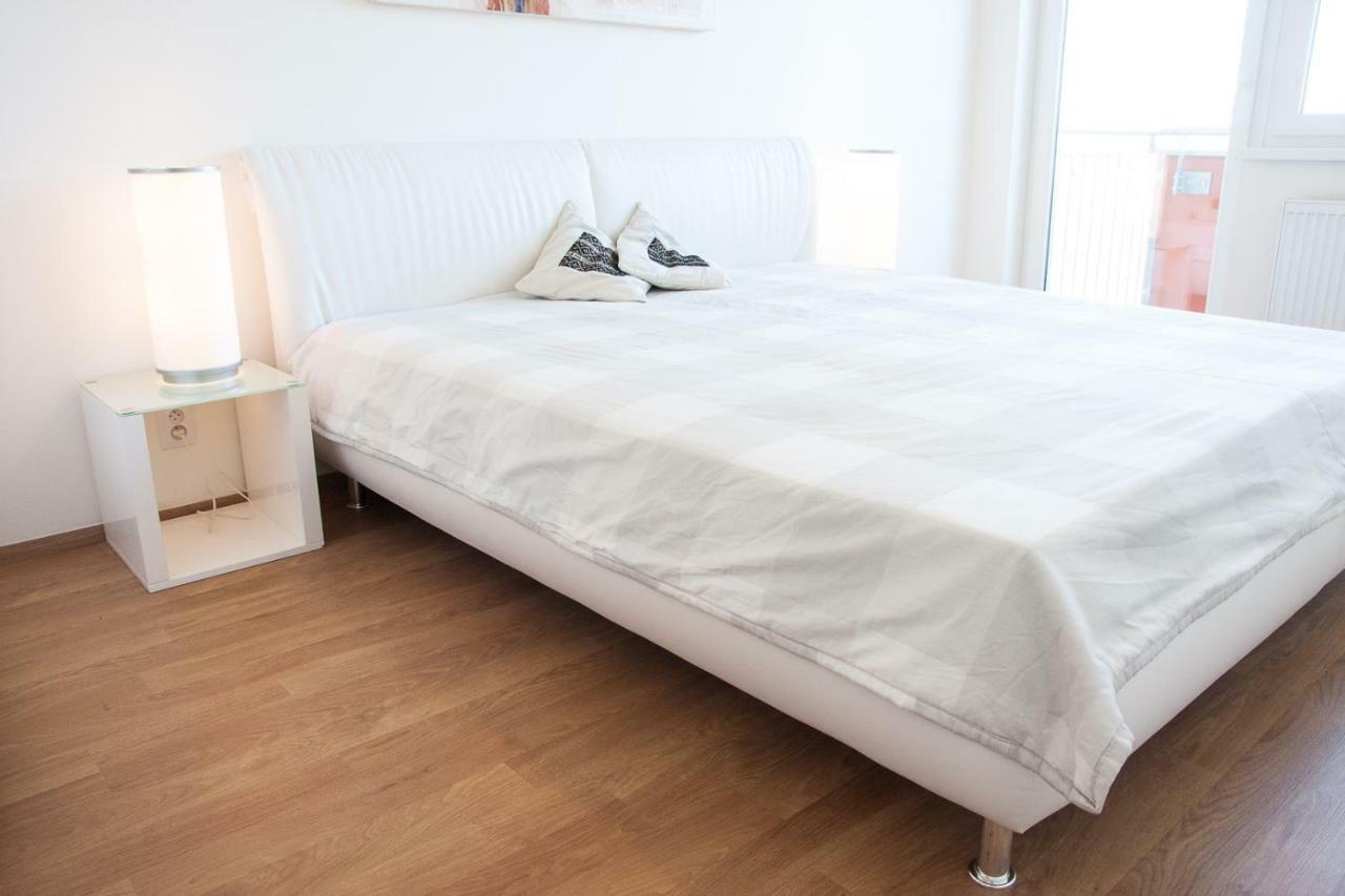 Prostorný 3 pokojový apartmán s dvěma terasami Praga Exterior foto