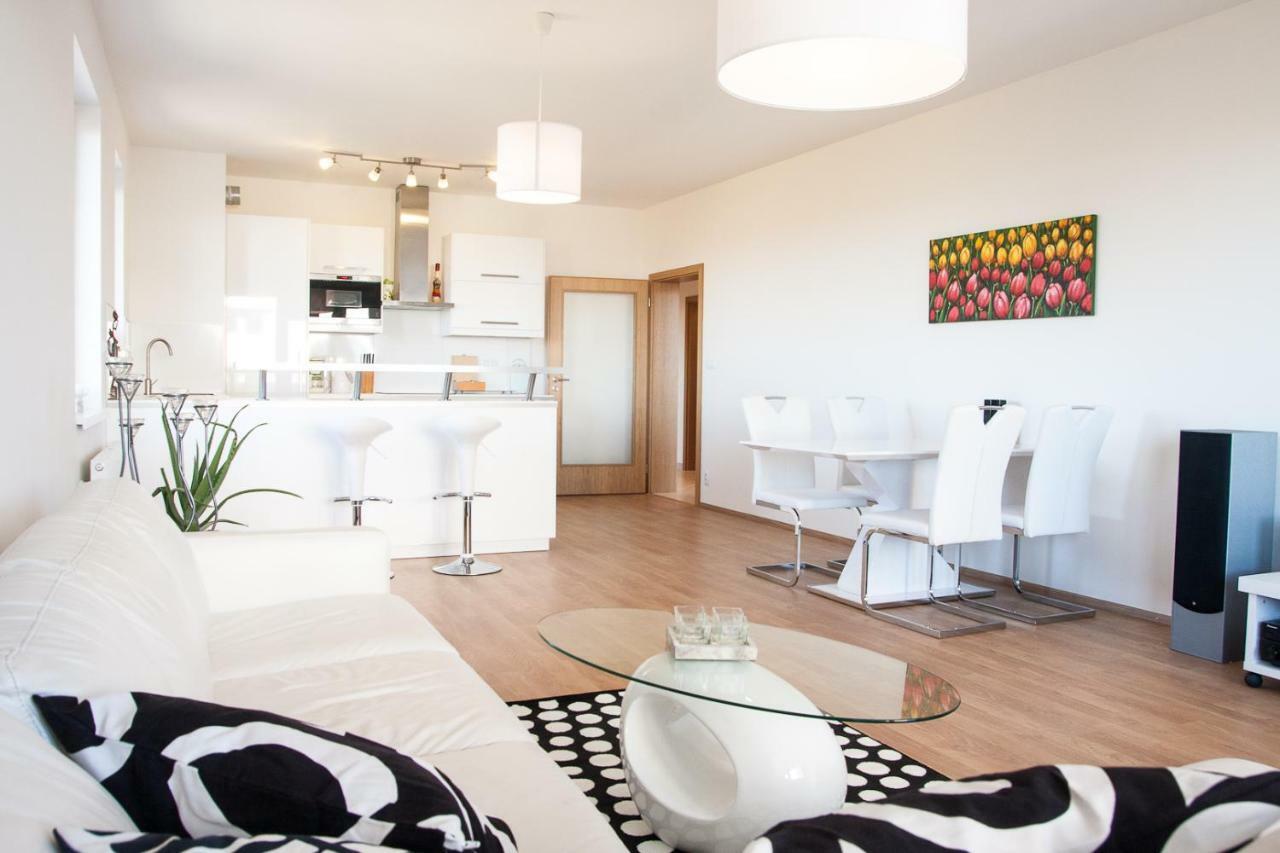 Prostorný 3 pokojový apartmán s dvěma terasami Praga Exterior foto