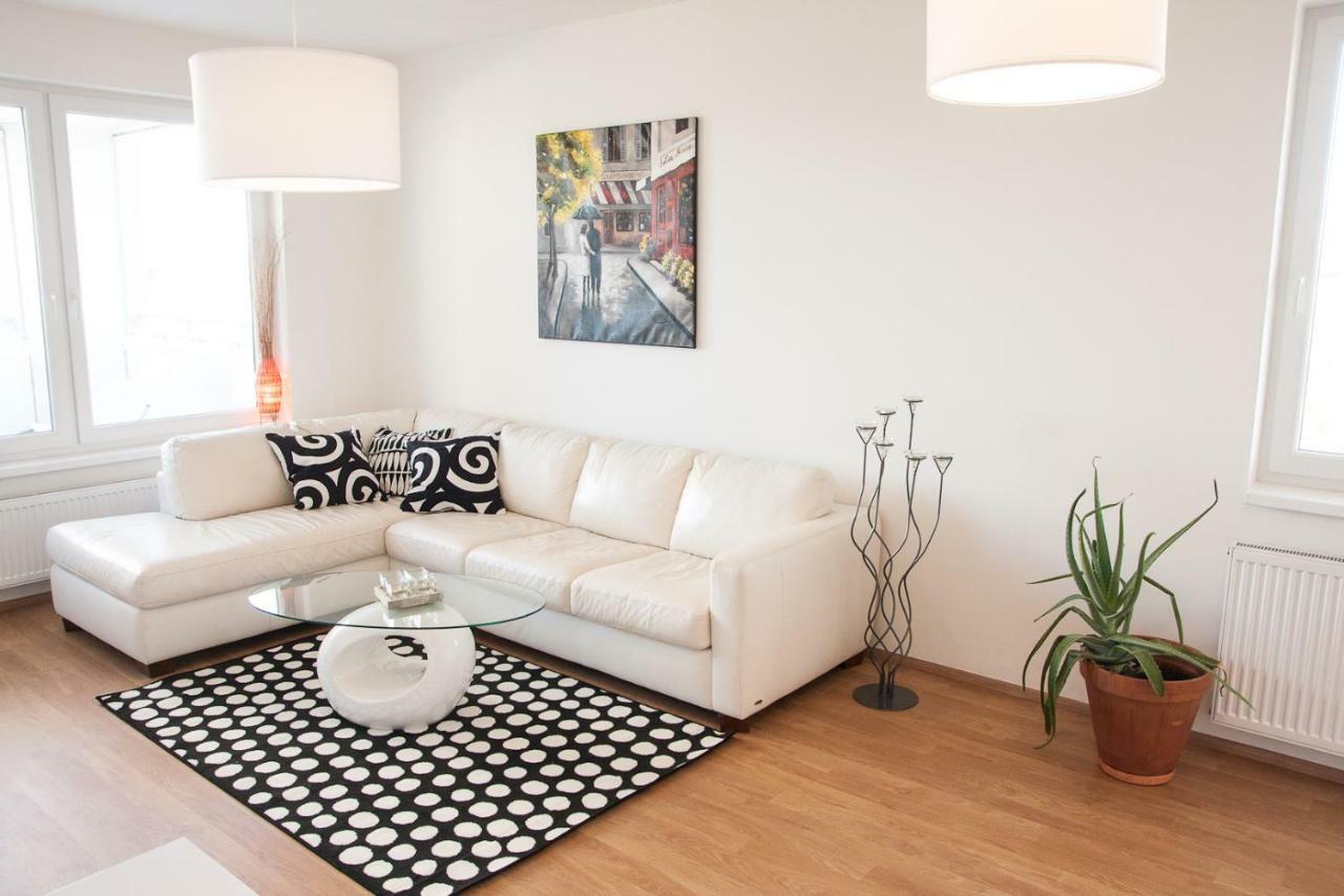 Prostorný 3 pokojový apartmán s dvěma terasami Praga Exterior foto