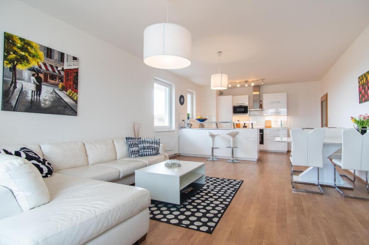 Prostorný 3 pokojový apartmán s dvěma terasami Praga Exterior foto